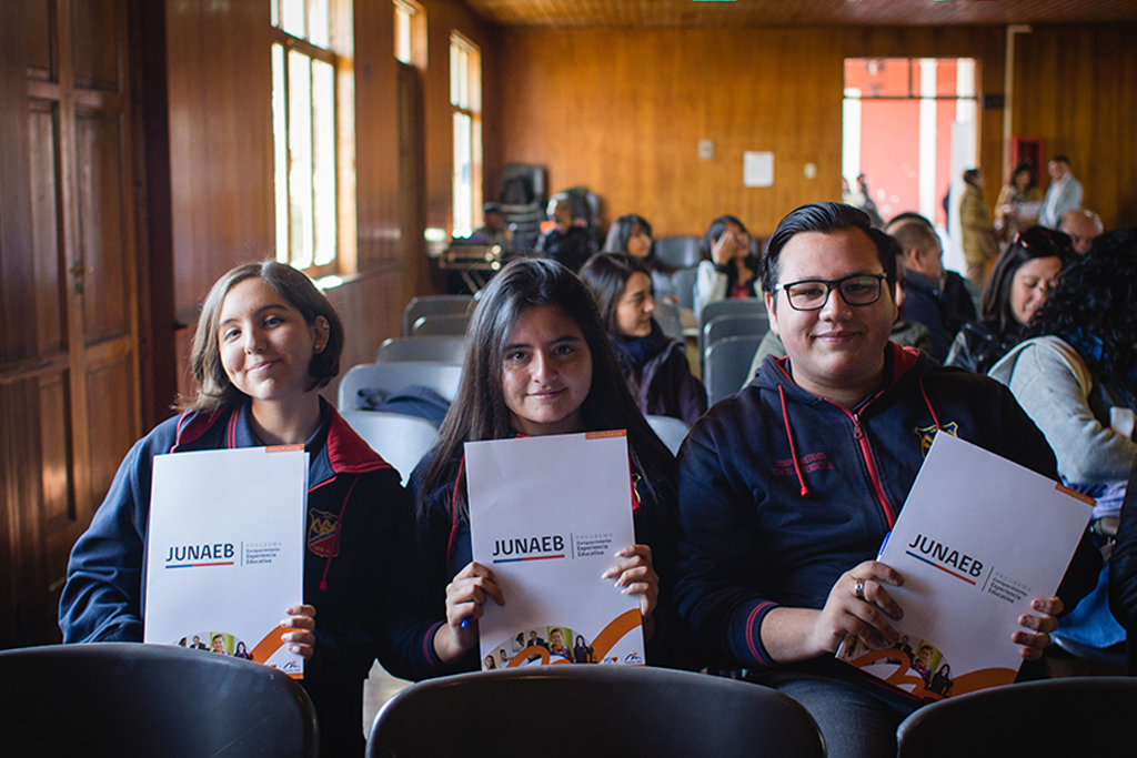 PROGRAMA DE RETENCIÓN ESCOLAR: APOYANDO A LOS ESTUDIANTES PUENTEALTINOS