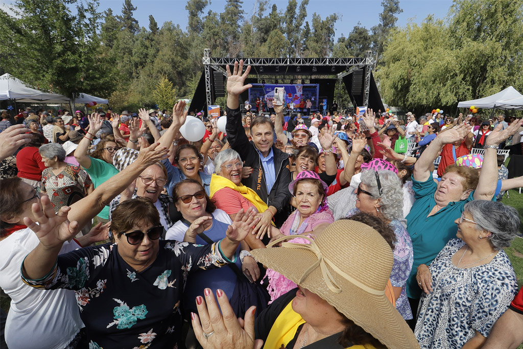 CON ENTRETENIDA ACTIVIDAD, LA MUNICIPALIDAD DE PUENTE ALTO PRESENTÓ EL PROGRAMA 2024 PARA ADULTOS MAYORES