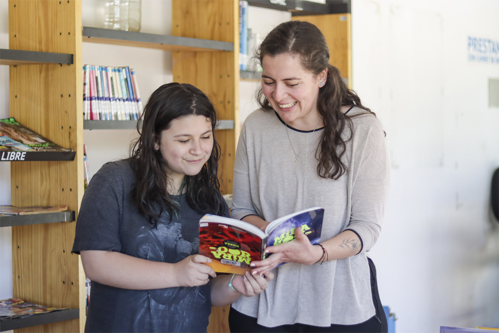 BIBLIOPISCINA CUMPLE 10 AÑOS EN BALNEARIO MUNICIPAL DE PUENTE ALTO, OFRECIENDO UN LUGAR DONDE DIVERTIRSE Y LEER POR PLACER