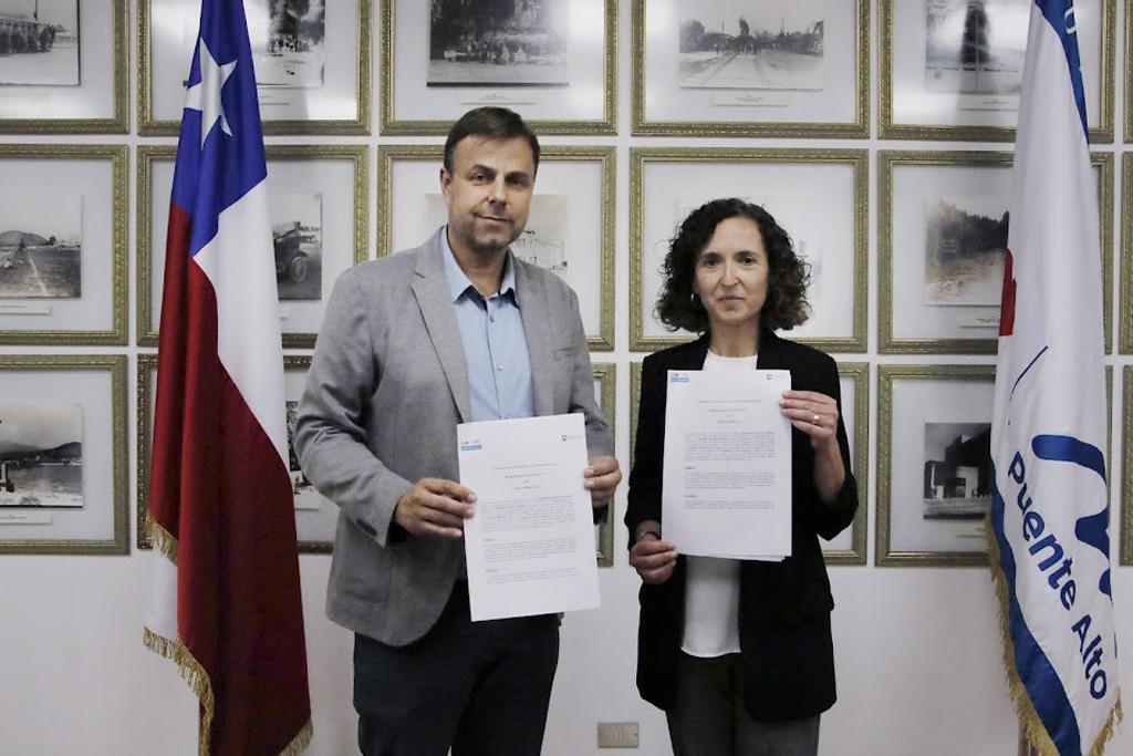 MUNICIPALIDAD DE PUENTE ALTO FIRMA CONVENIO PARA APOYAR A FAMILIAS CON DEUDAS DE AGUA POTABLE