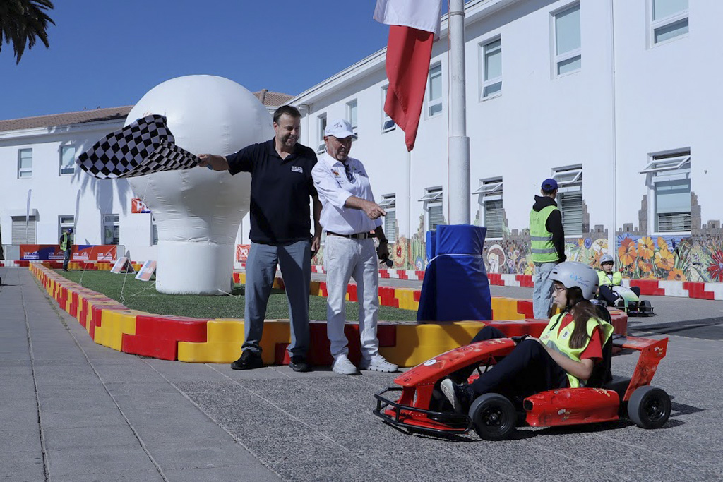 MÁS DE MIL NIÑOS Y ADOLESCENTES PUENTEALTINOS DISFRUTARON CON LOS E-KARTS EN EL FRONTIS MUNICIPAL