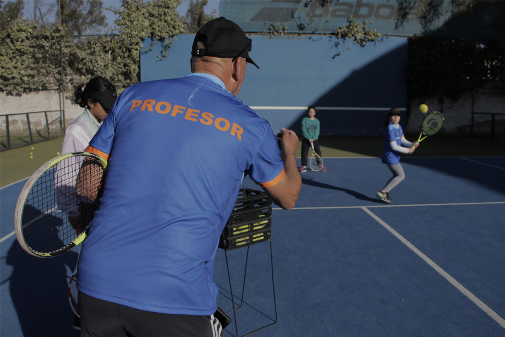 TALLER DE TENIS PARA NIÑOS ENSEÑA DEPORTE Y VALORES